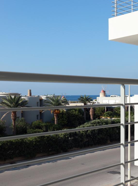 Aparthotel Brezza Di Grecale à Trapani Chambre photo